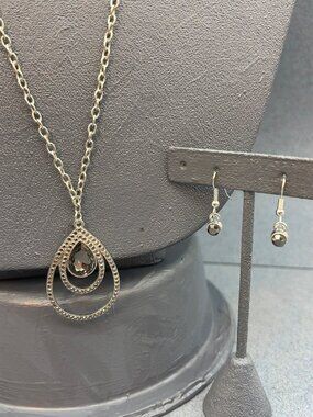 Teardrop Pendant Necklace Earrings Set 36 In Faceted Grey Stones Silver Chain